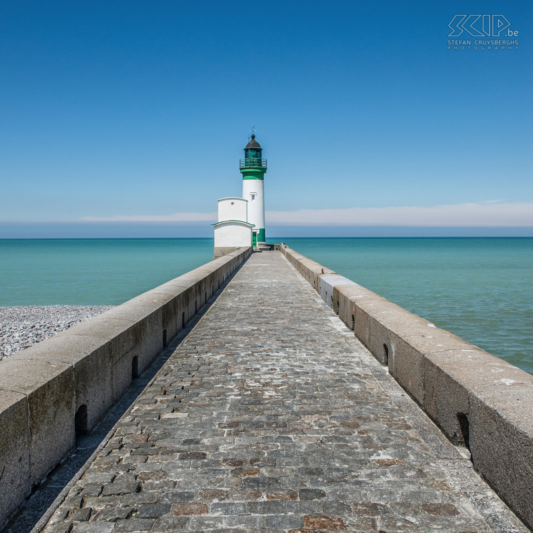 Kust Normandië en Nieuwpoort - Vuurtoren Le Treport Foto's van een fotografie weekendje aan de kust van Normandië met zijn indrukwekkende kliffen en pittoreske vuurtorens. Onze uitstap eindigde met een mooie zonsondergang en het blauwe uur in Nieuwpoort. Stefan Cruysberghs